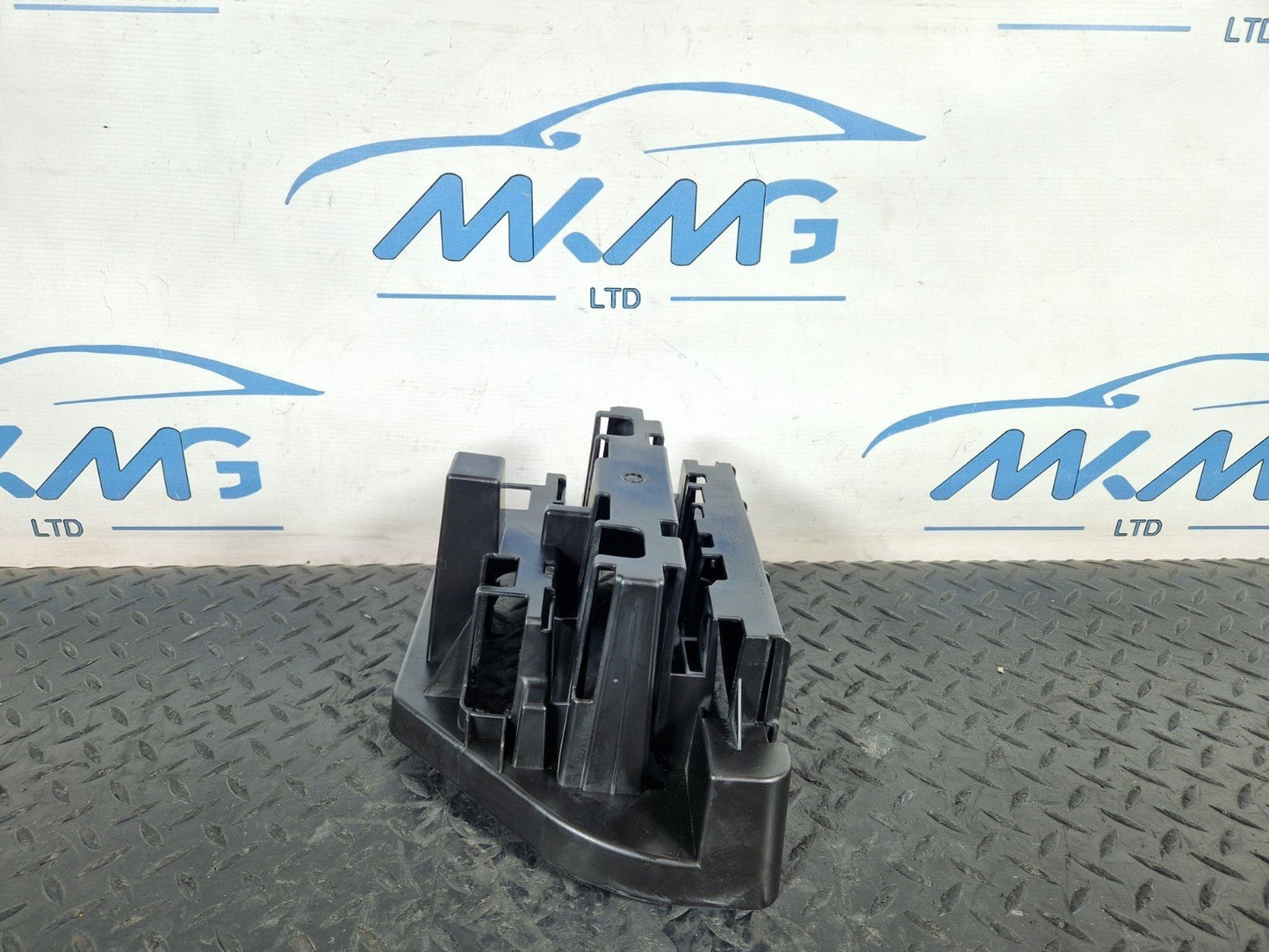 16-19 MERCEDES BENZ GLE W166 GENUINE FUSE BOX HOLDER BRACKET A1665450840