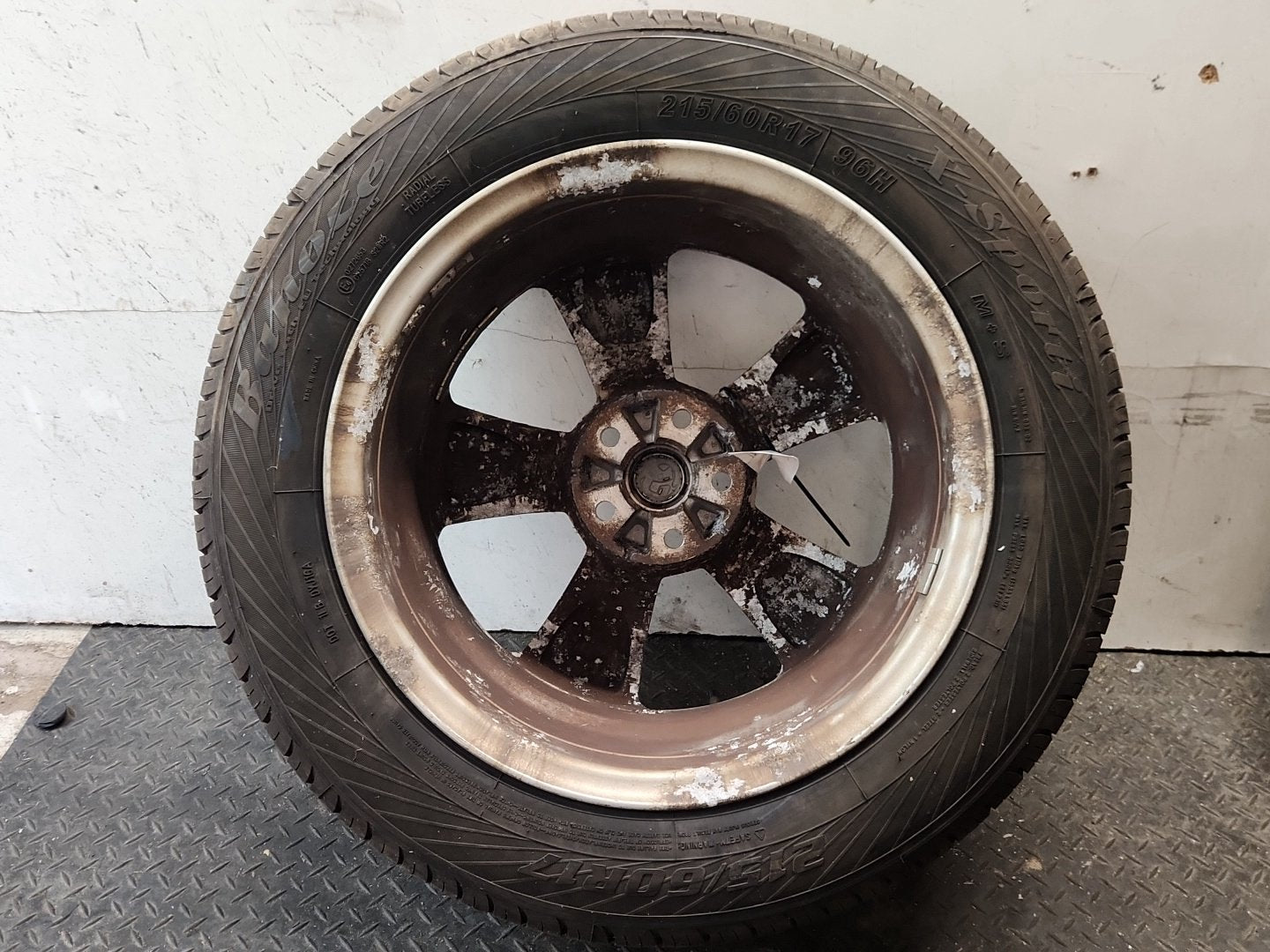 Vauxhall Mokka MK1 (G1U0) 17" Alloy Wheel with Tyre 215/60/17 ~6mm