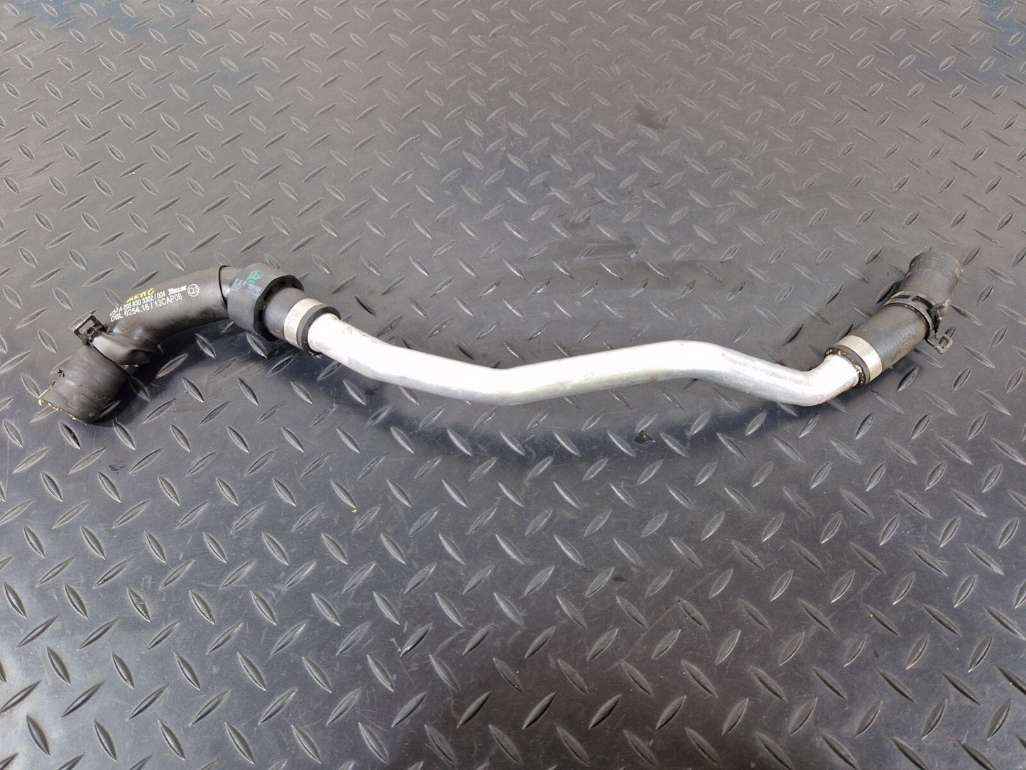 14-21 MERCEDES BENZ C300h W205 GENUINE HEATING WATER PIPE HOSE LINE A2058303302