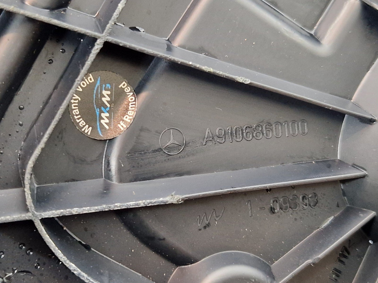 18-ON MERCEDES BENZ SPRINTER W907 SIDE STEP TRIM LEFT SIDE A9106860100