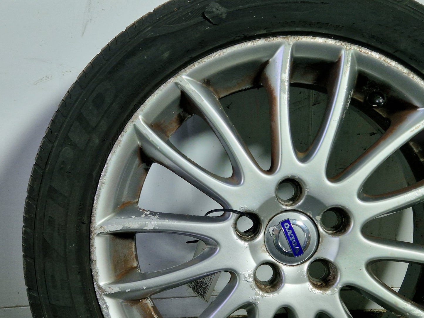 Volvo S40 MK2 (MS) 17" Alloy Wheel with Tyre 205/55/17 ~4mm 30671414