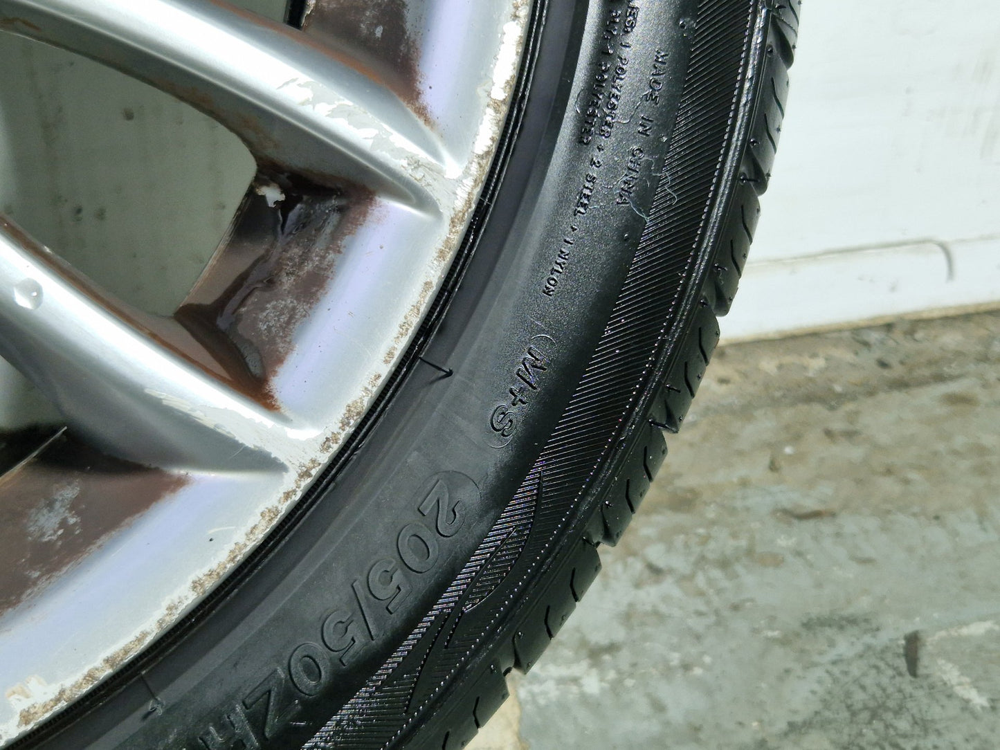 Volvo S40 MK2 (MS) 17" Alloy Wheel with Tyre 205/50/17 ~7mm