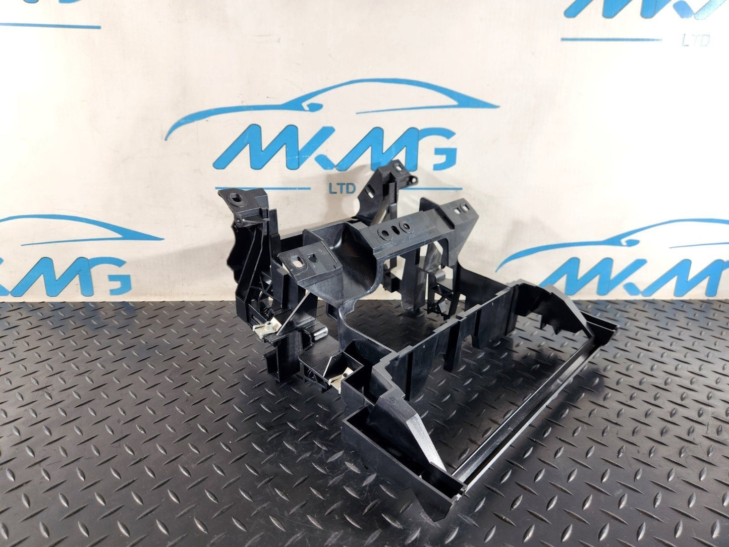 13-23 RANGE ROVER SPORT L494  CENTRE CONSOLE BRACKET MOUNT DK62-04268-A