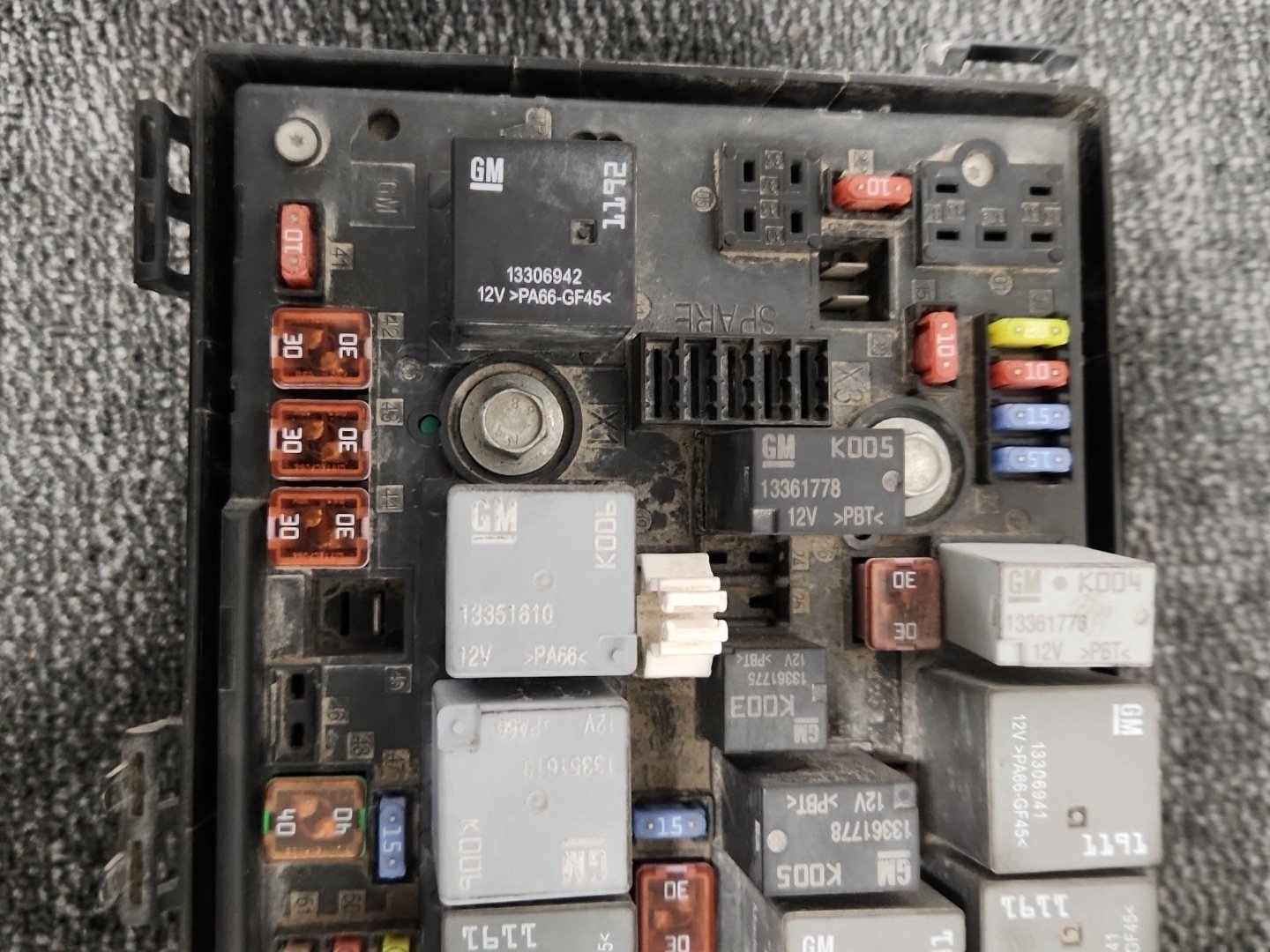 Vauxhall Astra MK6 (J) (A3400) Estate Genuine Under Bonnet Fuse Box 13368641