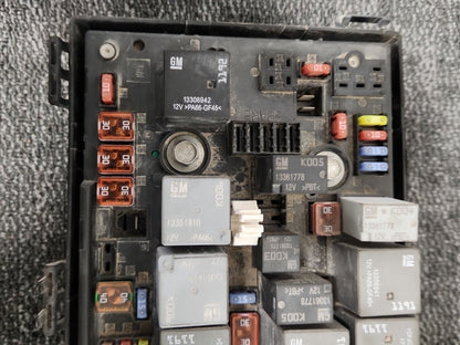 Vauxhall Astra MK6 (J) (A3400) Estate Genuine Under Bonnet Fuse Box 13368641