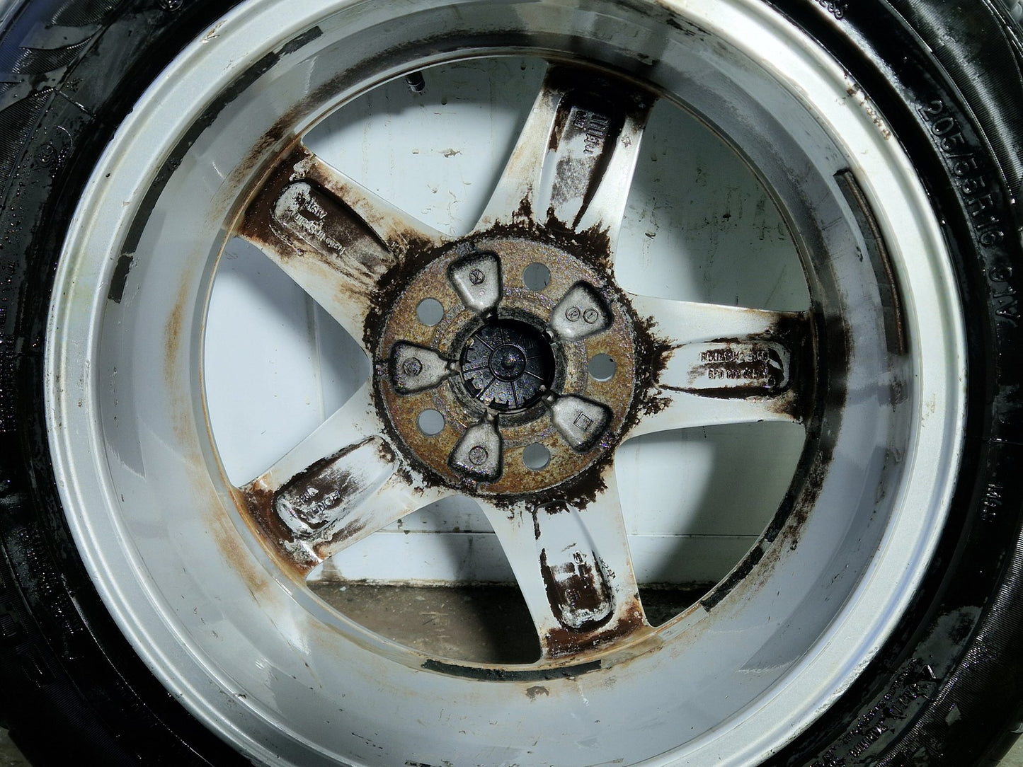 Seat Leon MK2 16" Alloy Wheel with Tyre 205/55/16 ~6mm 5P0601025K