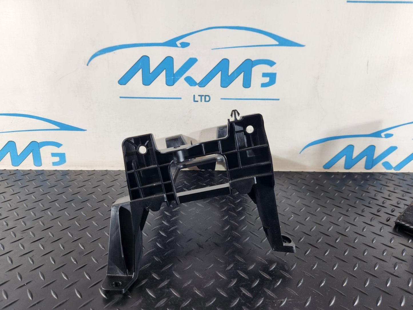 16-20 AUDI Q7 4M GENUINE REAR BOOT AMPLIFIER SUPPORT HOLD BRACKET 4M0907348