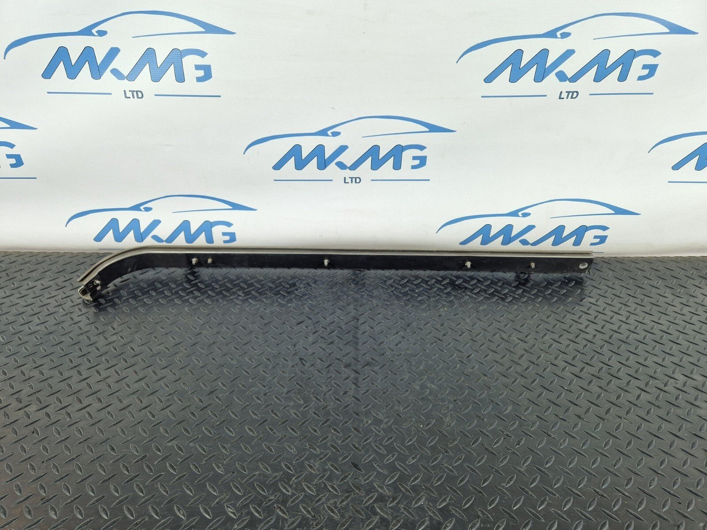 14-23 MERCEDES BENZ VITO W447 MIDDLE LEFT SLIDING DOOR RUNNER GUIDE A4477662100