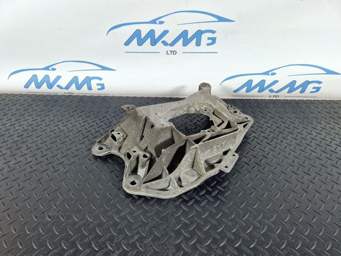 10-17 AUDI A8 4H GEARBOX TRANSMISSION SUPPORT MOUNT BRACKET 4H0399263L