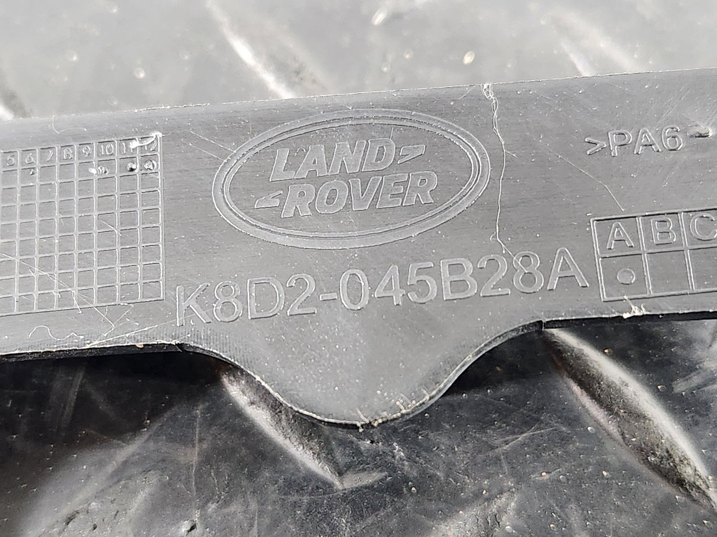 Range Rover Evoque Genuine Centre Console Frame Surround Trim K8D2-045B28-A