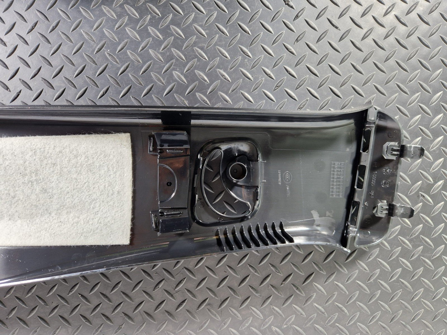 18-ON MERCEDES A CLASS W177 RIGHT DRIVER SIDE B-PILLAR TRIM PANEL A1776900300