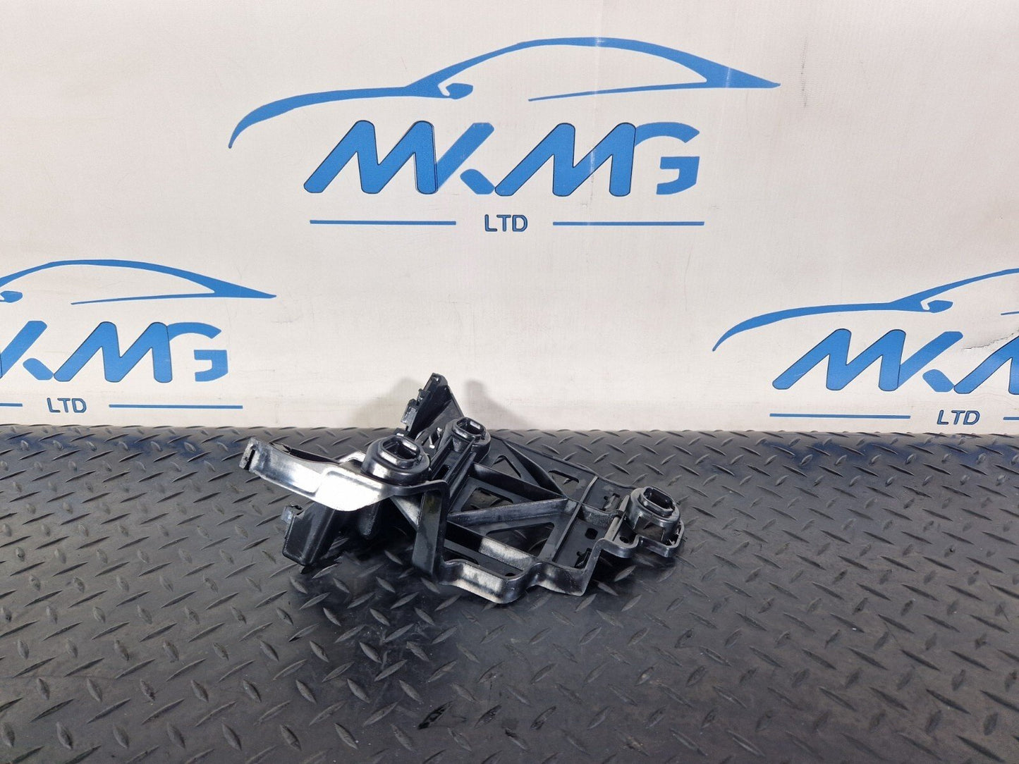 19-ON MERCEDES BENZ B CLASS W247 GENUINE REAR BUMPER BRACKET LEFT A2478851800