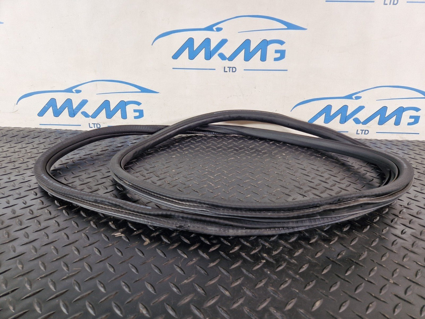 19-ON MERCEDES B CLASS W247 FRONT DOOR RUBBER SEAL FITS LEFT & RIGHT A2476920300