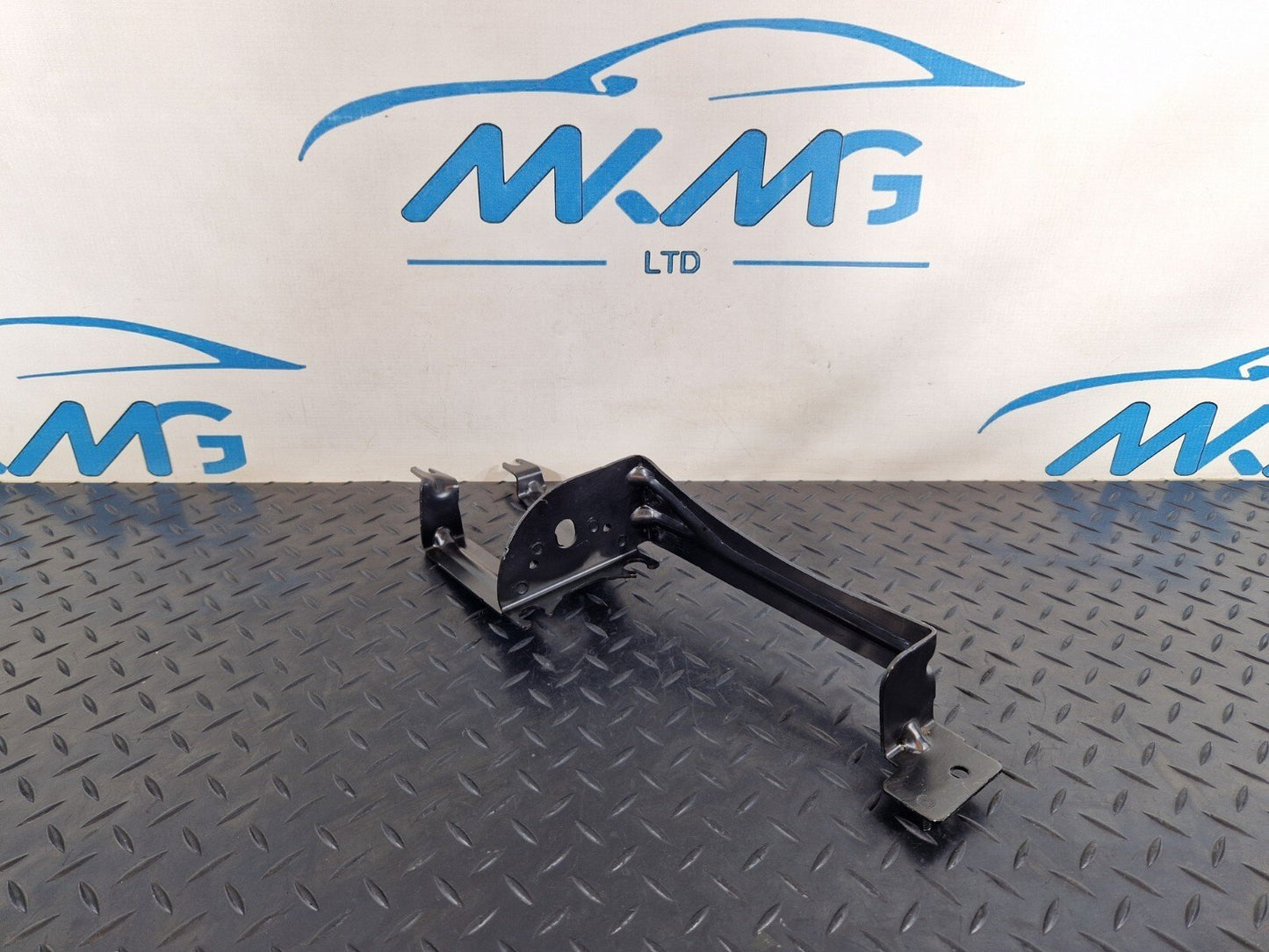 18-ON MERCEDES BENZ A CLASS W177 ABS PUMP MOUNT BRACKET SUPPORT A1774303400