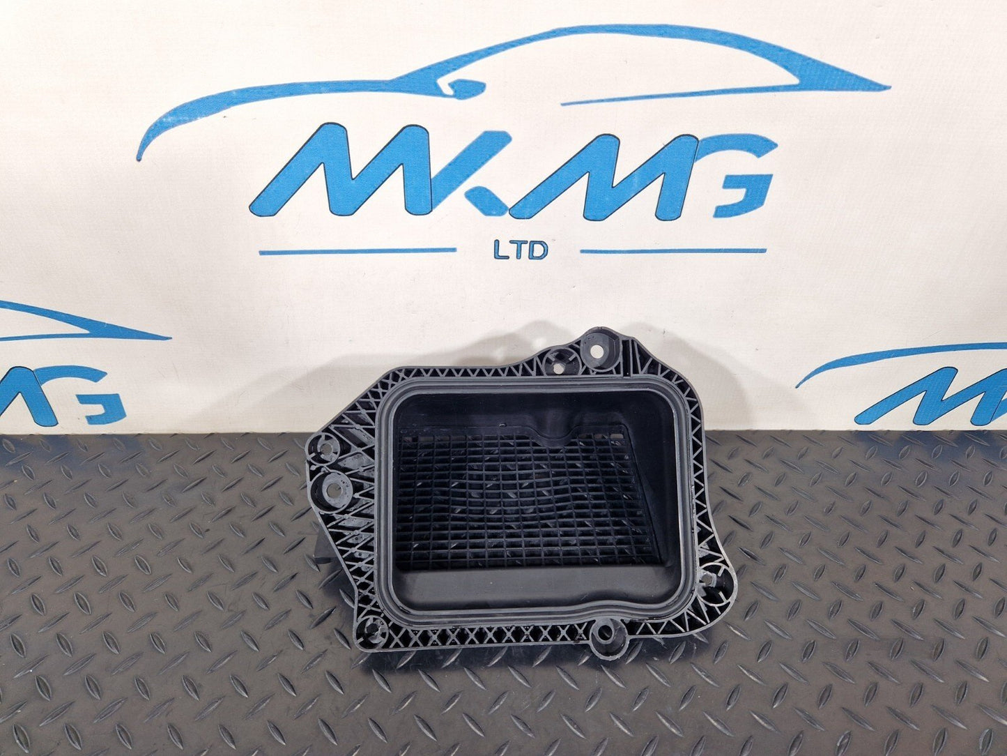 16-19 AUDI A4 B9 GENUINE OEM FRONT AIR INTAKE DUCT VENT 8W2819904A
