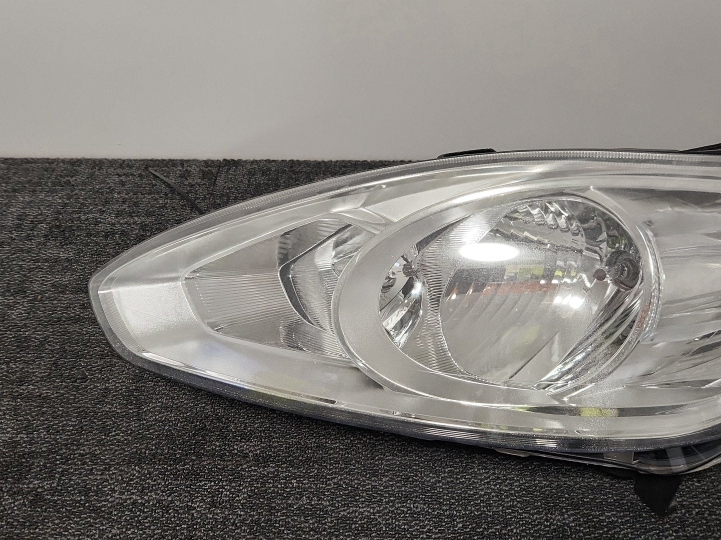 Ford Grand C-Max MK2 (C344) MPV Front Left N/S Passenger Headlight 89502247