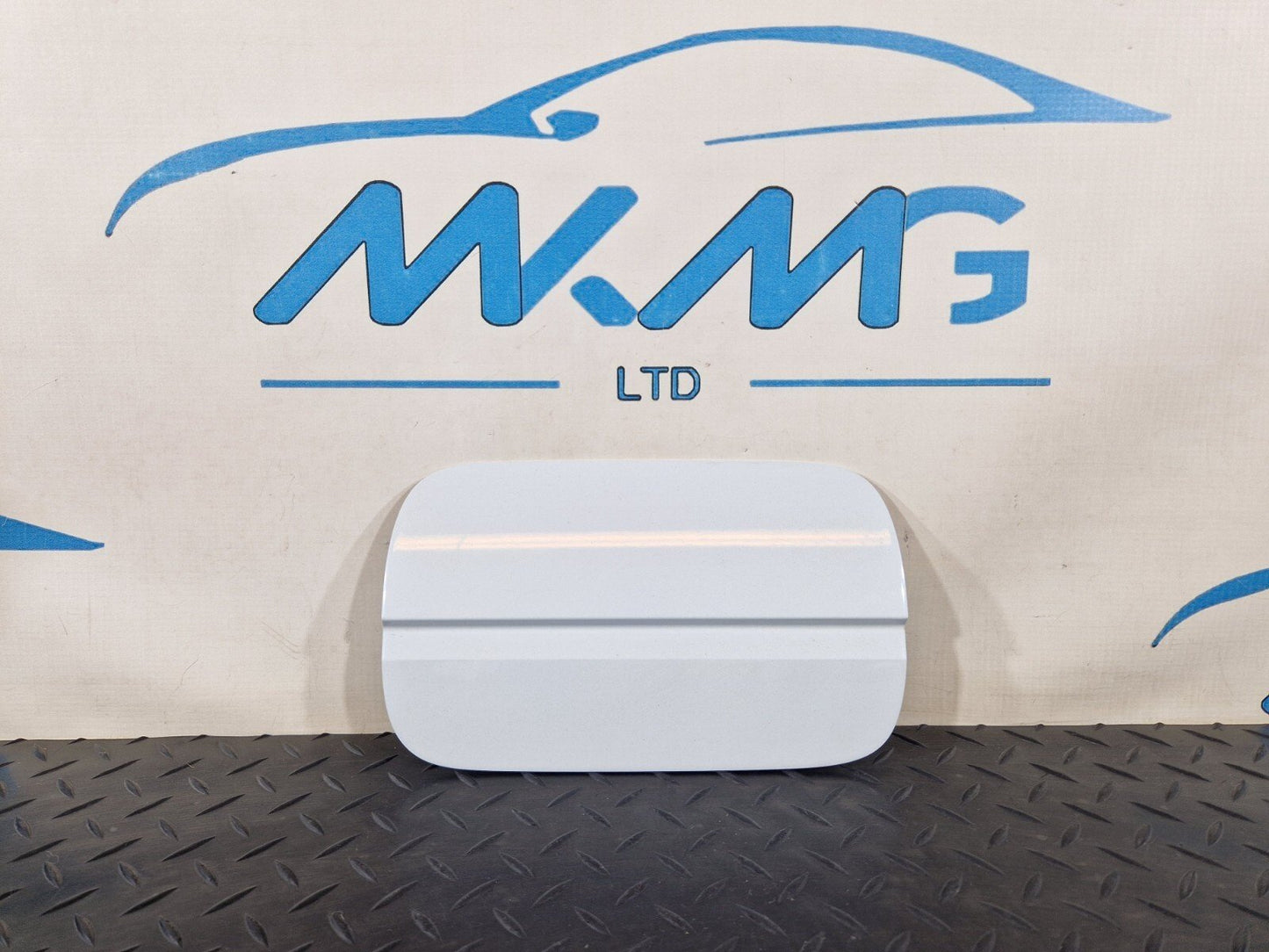 16-19 AUDI A4 B9 GENUINE FUEL FILLER FLAP DOOR COVER IN WHITE LS9R 8W0809907