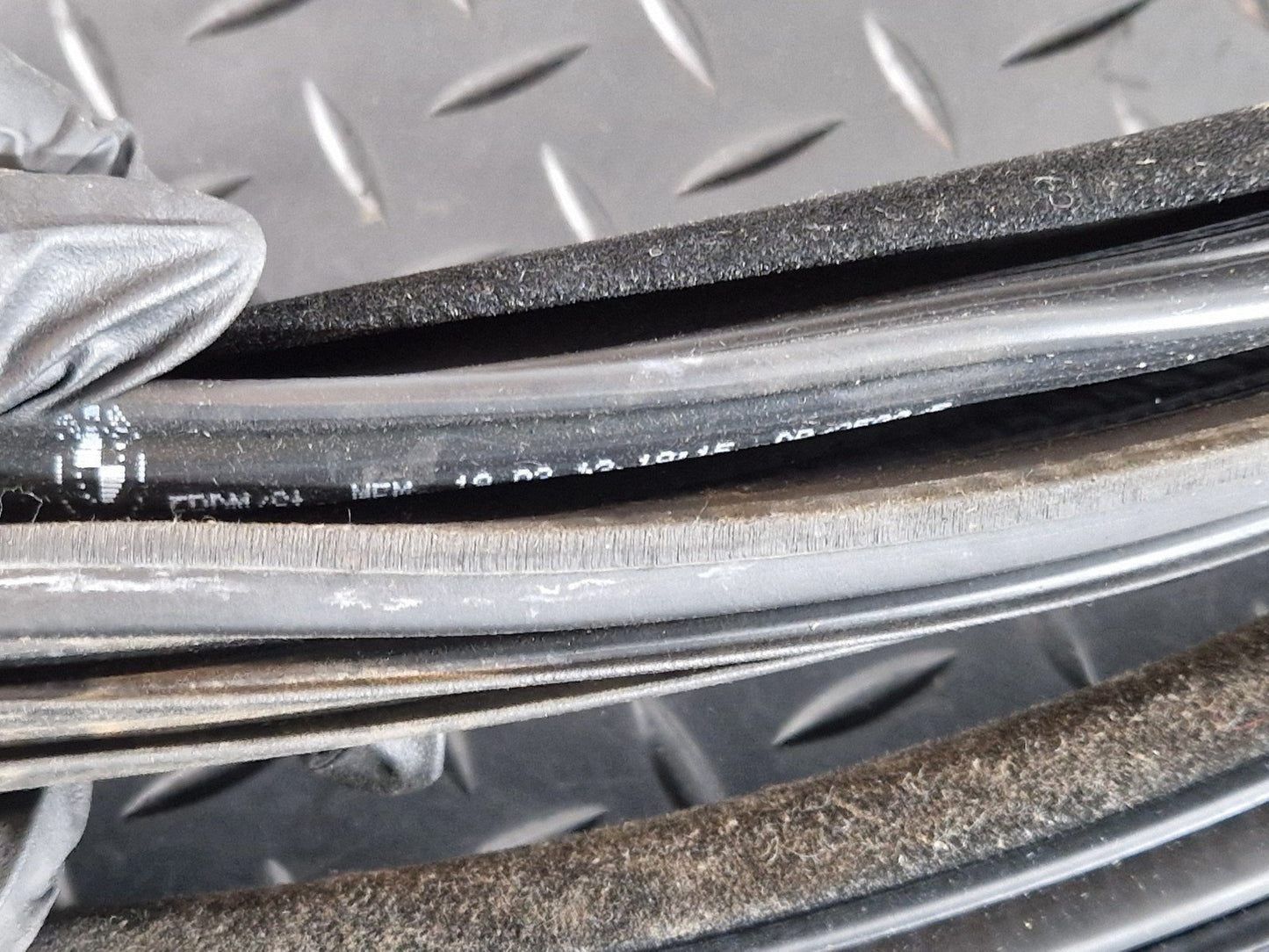 11-18 BMW 6 SERIES F13 GASKET SEAL RUBBER DOOR RIGHT DRIVER SIDE 7221326