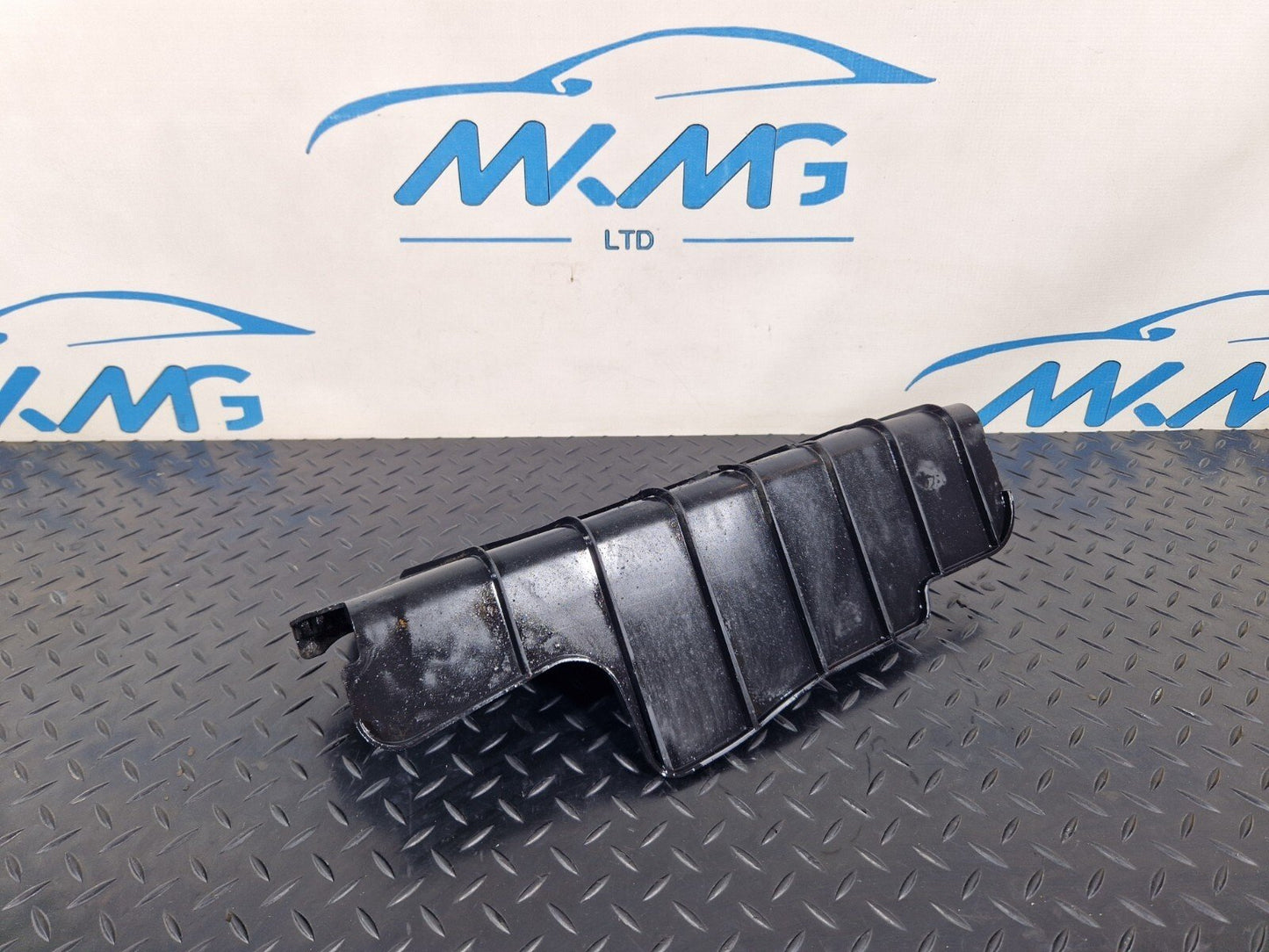 16-19 AUDI A4 B9 GENUINE REAR RIGHT SIDE CONTROL ARM COVER TRIM 8W0505416D