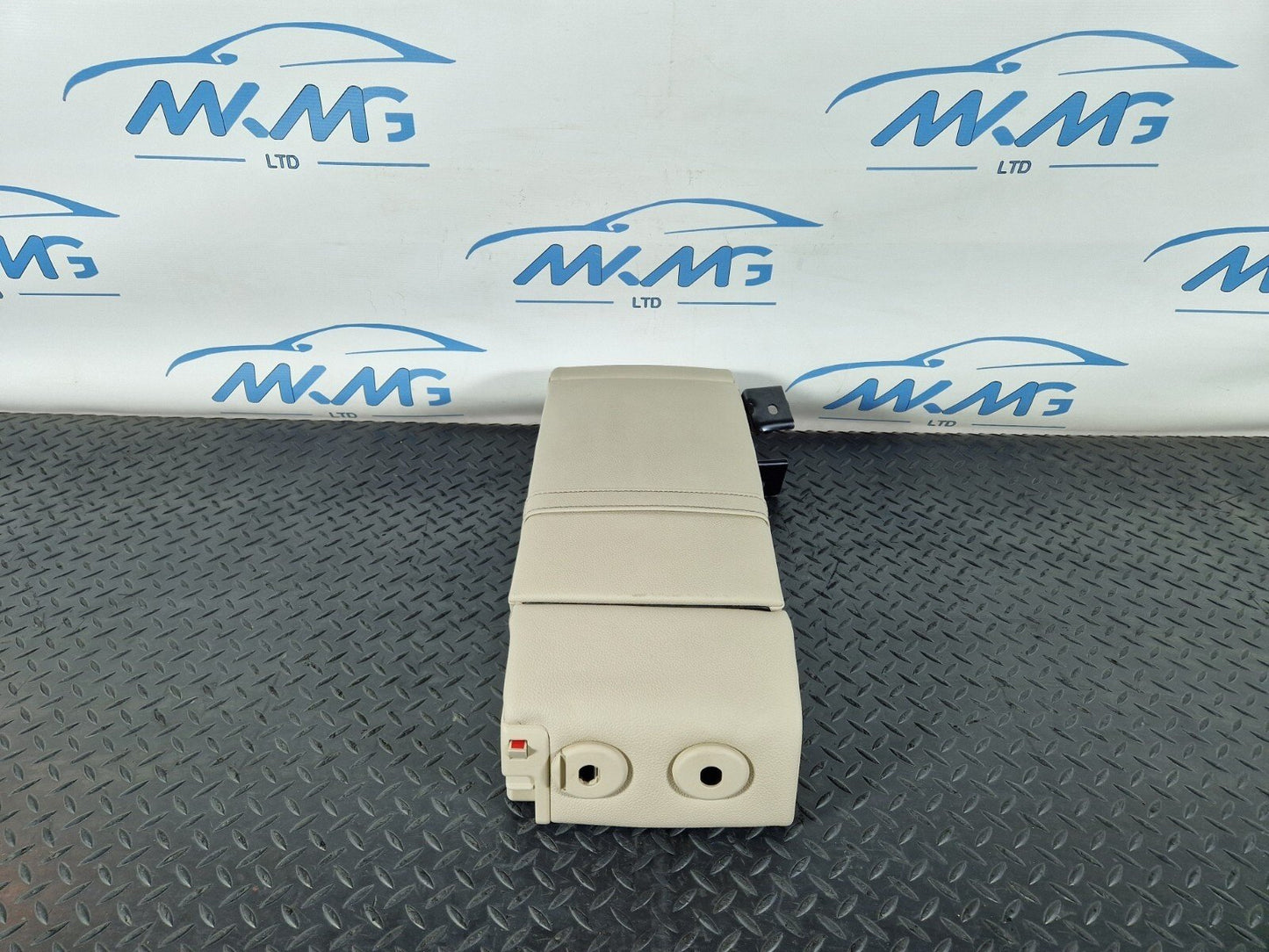 14-21 MERCEDES BENZ W205 OEM REAR CENTER MIDDLE SEAT LEATHER ARM REST
