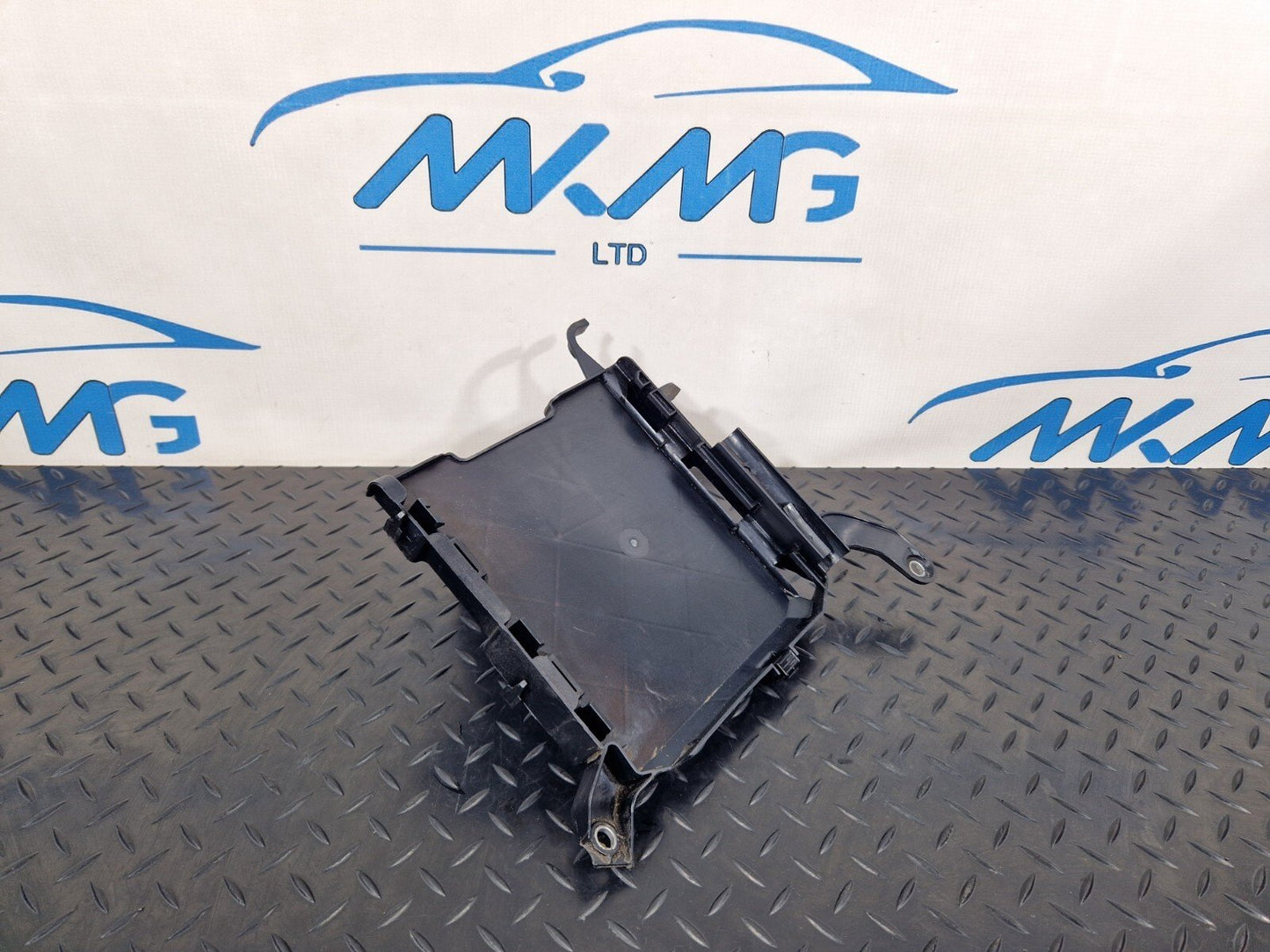 16-23 AUDI A5 F5 SPORTBACK S-LINE GENUINE ENGINE ECU HOLDER BRACKET 8W0907647A