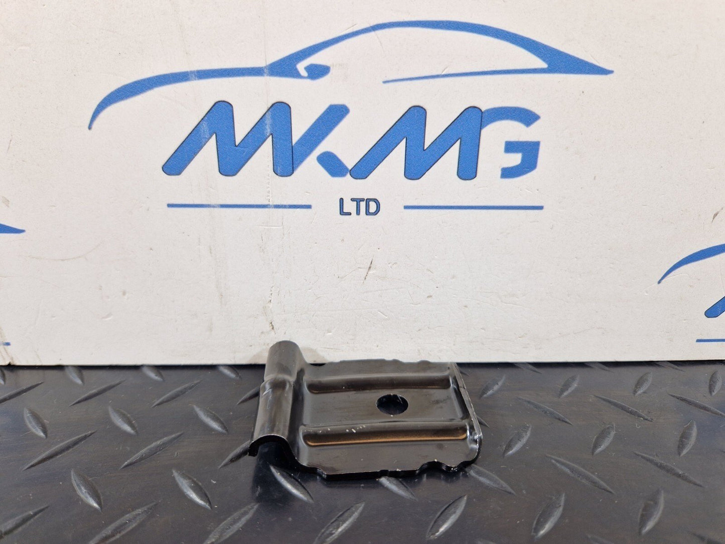 16-19 AUDI A4 B9 GENUINE OEM BATTERY CLAMP 8W0803123