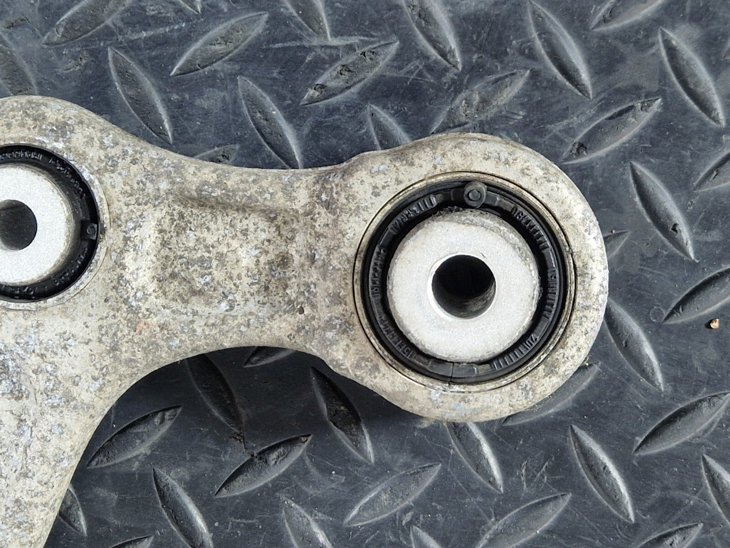 GENUINE AUDI A4 B9 A5 S5 F5 REAR LEFT OR RIGHT CONTROL ARM 8W0505361E