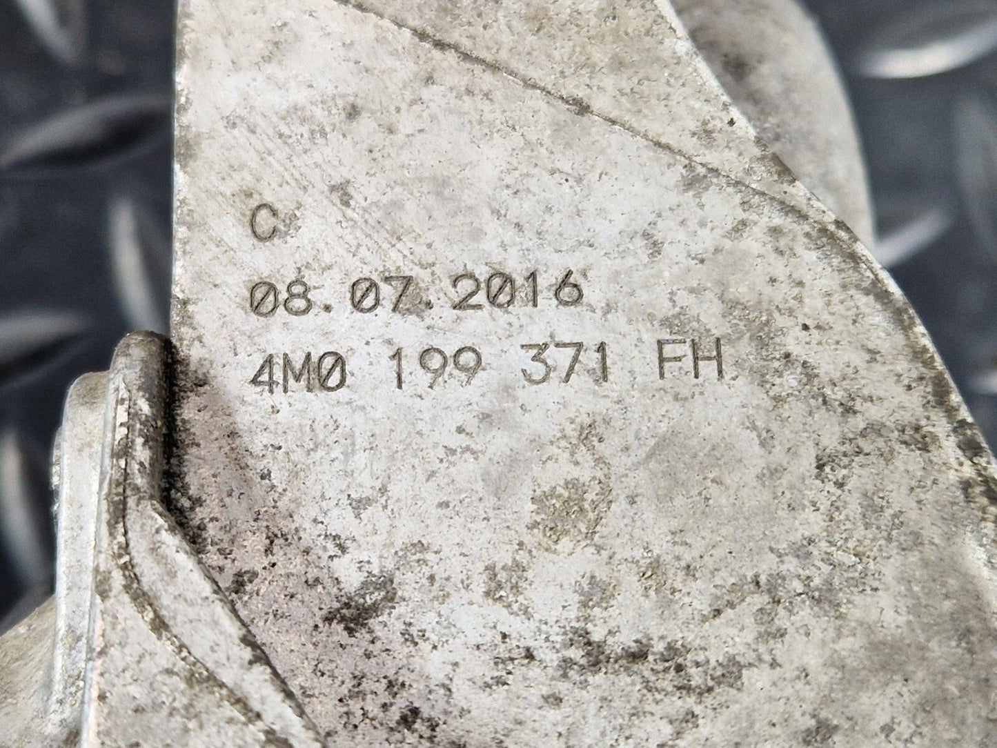 Audi Unknown Part Type 4M0199371FH