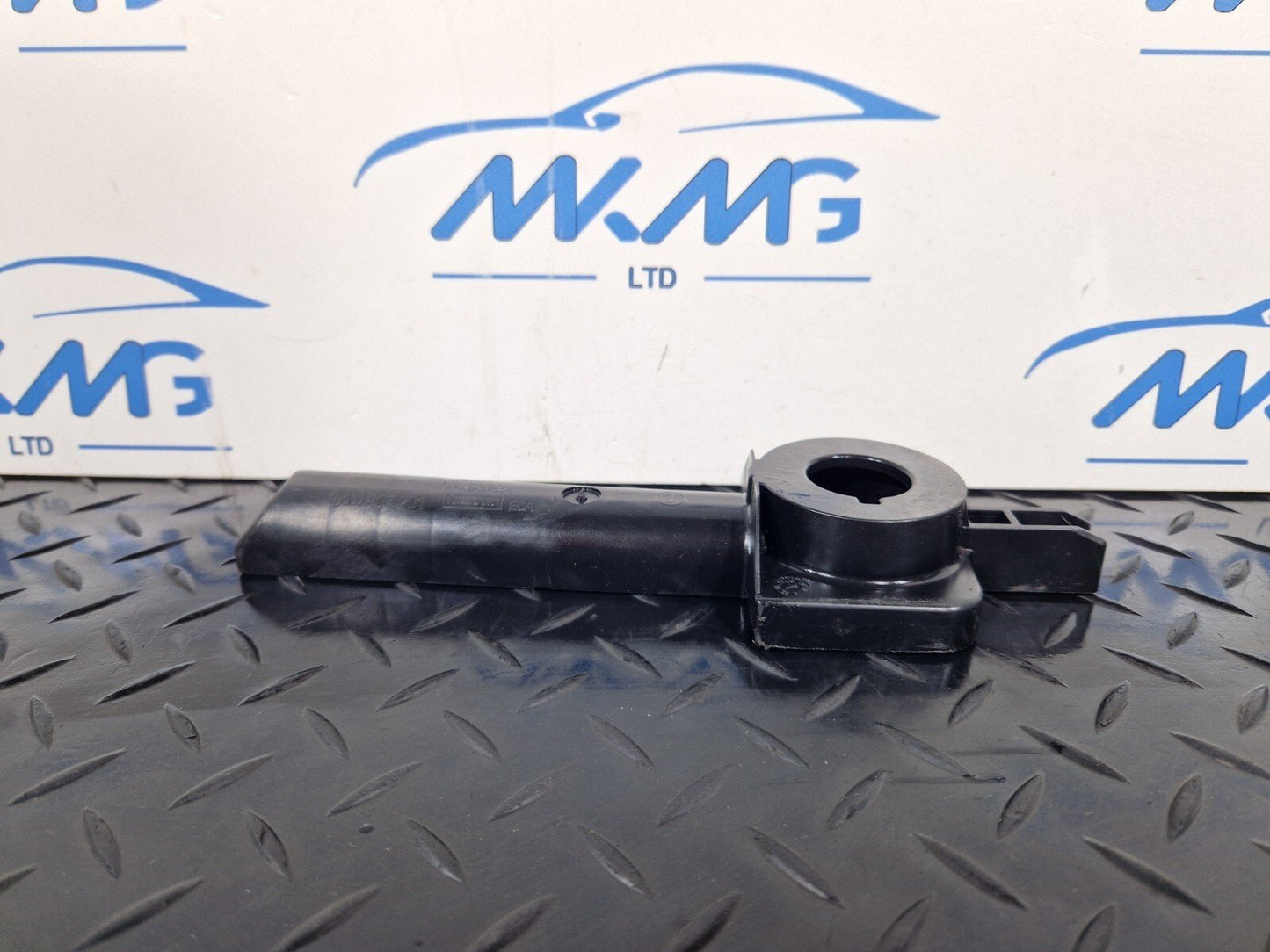 16-23 AUDI S5 COUPE FRONT RIGHT OR LEFT SIDE RADIATOR BRACKET 8W0805201