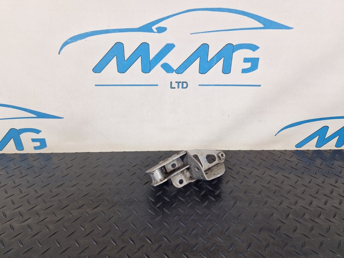 10-17 AUDI A8 4H FRONT LEFT N/S UNDERRUN BAR BRACKET MOUNT 4H0399655B