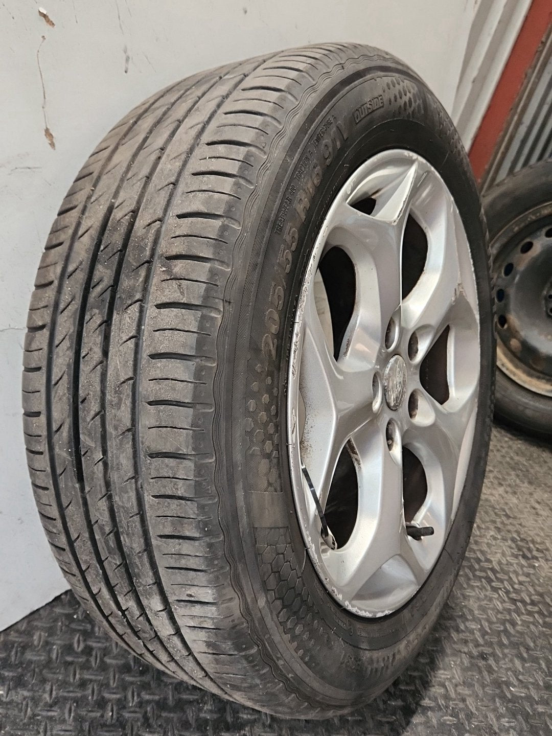 Ford C-Max MK1 FL (C214) 16" Alloy Wheel with Tyre 205/55/16 ~6mm 7M5J-AA