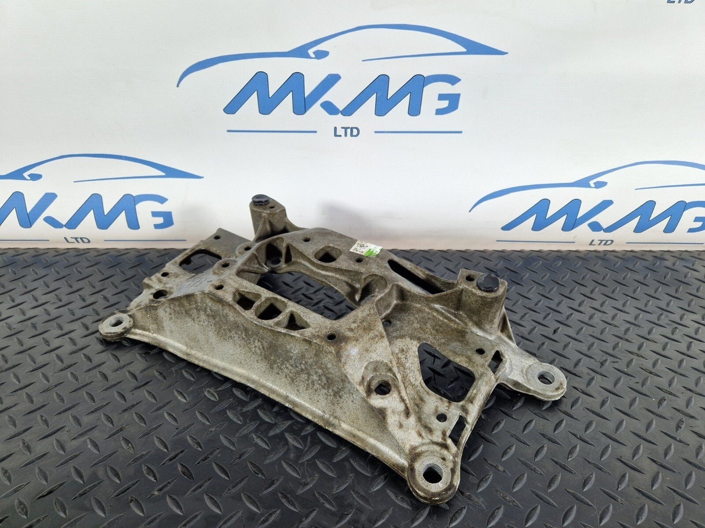 16-19 AUDI A4 AVANT B9 GENUINE GEARBOX TRANSMISSION BRACKET 8W0399262AE