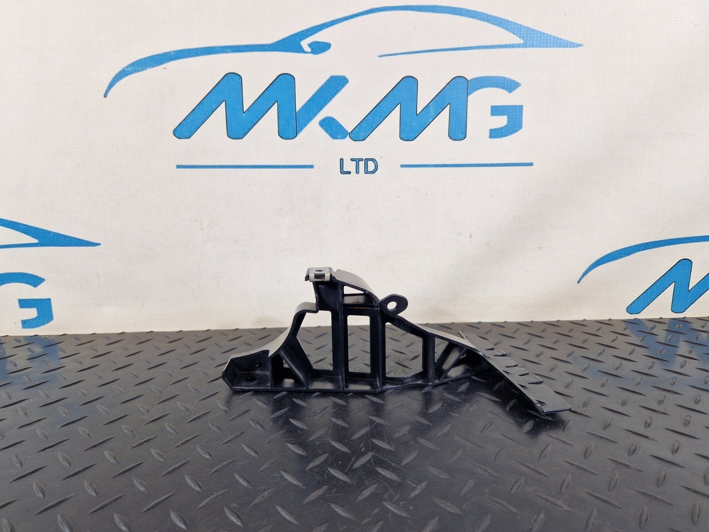 14-19 MERCEDES BENZ GLA X156 REAR LEFT BUMPER HOLDER BRACKET A1568853300