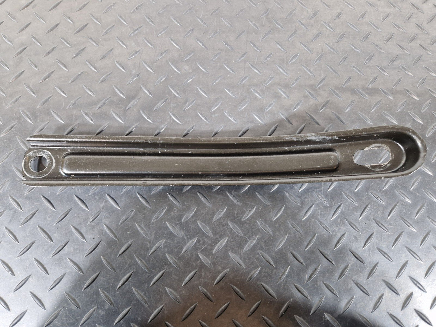 14-21 MERCEDES BENZ W205 FRONT BUMPER CRASH BAR BRACKET A2056282000