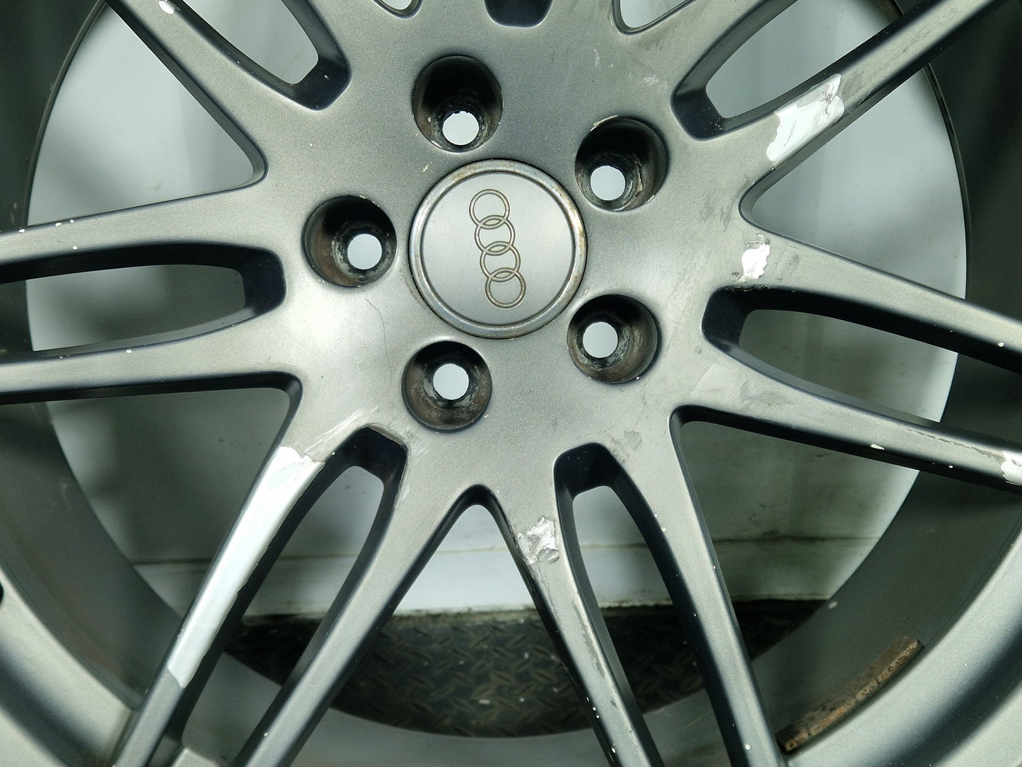 Audi Q5 20" Alloy Wheel with Tyre 4mm 255/45/20 8R0601025R