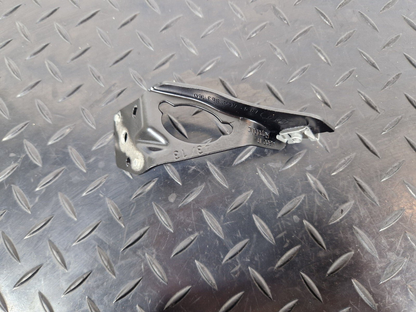 10-18 AUDI A7 4G S-LINE GENUINE OEM RIGHT RHD SECURING BRACKET 4G2863160