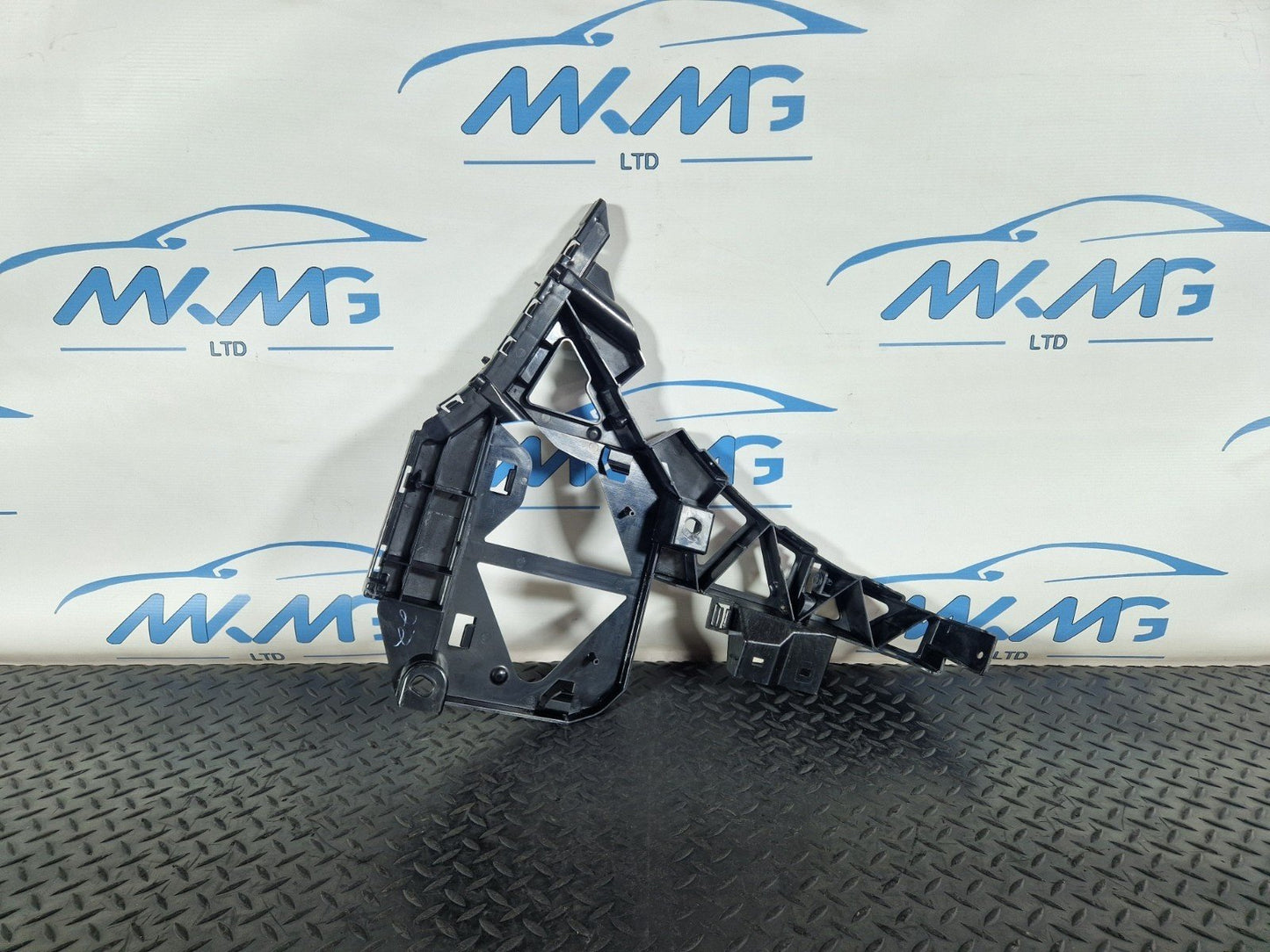 11-19 MERCEDES BENZ ML W166 GENUINE LEFT REAR BUMPER BRACKET  A1668851121
