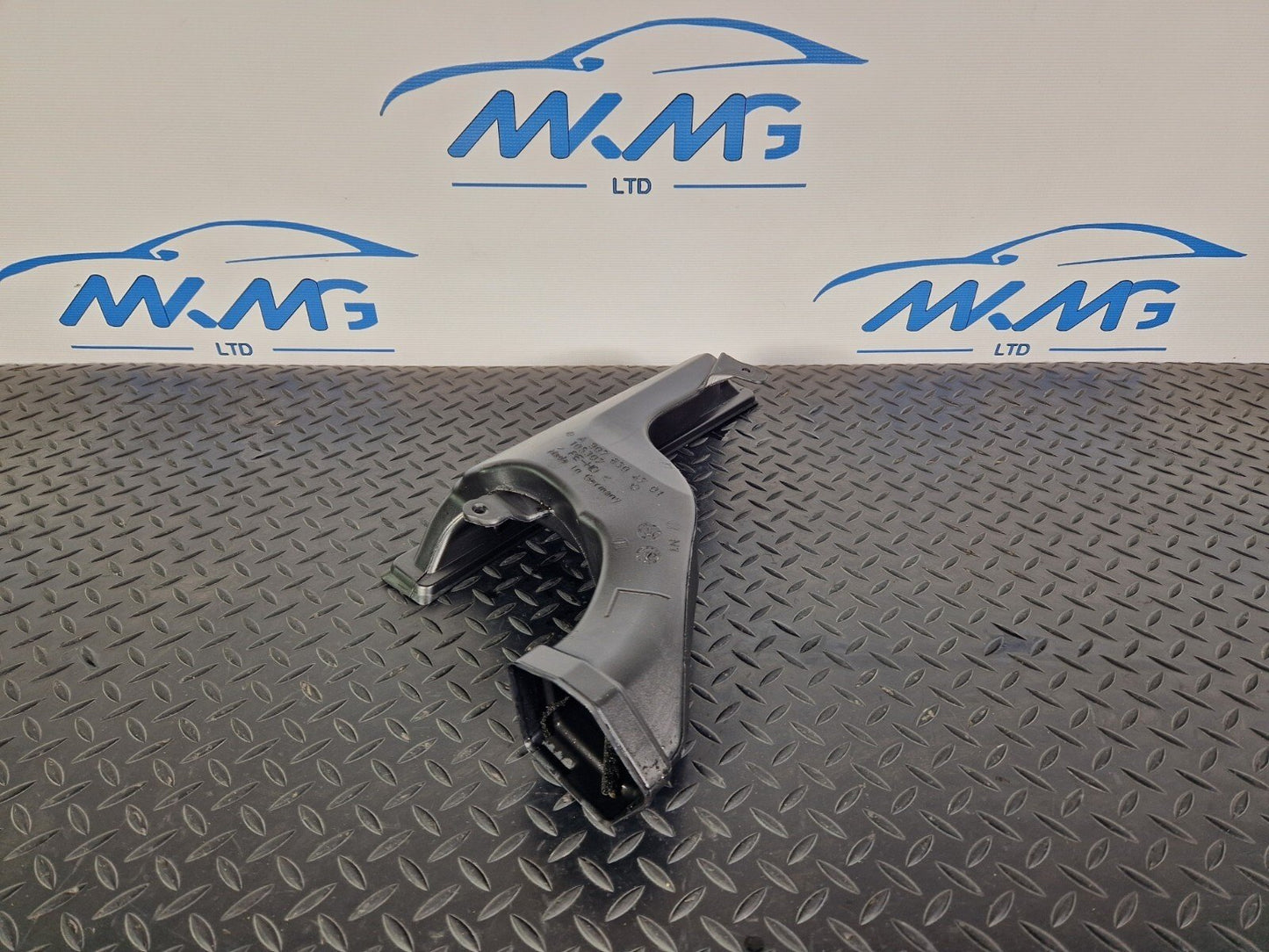 18-ON MERCEDES BENZ SPRINTER W907 W910 OEM AIR VENT DUCT A9078304701