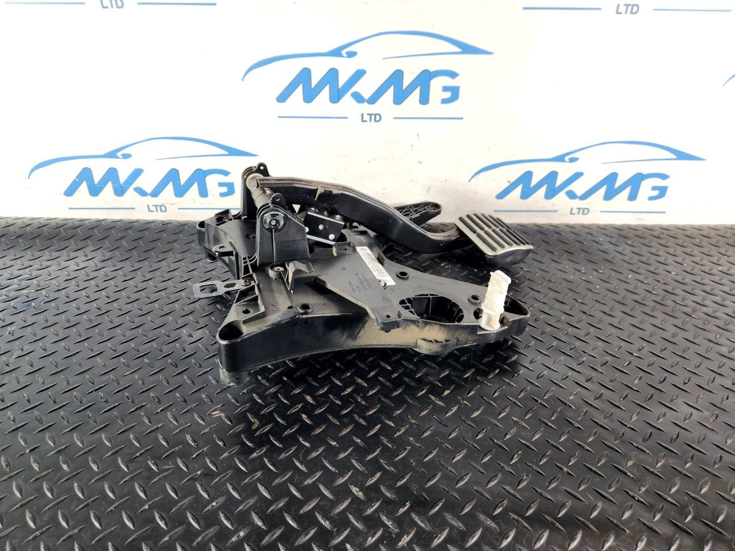 10-18 VW TOUAREG 7P GENUINE BRAKE PEDAL 7P0959116A