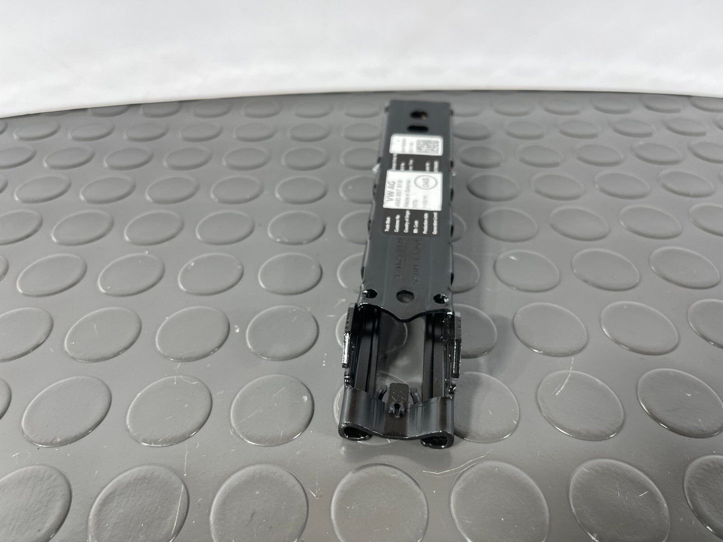 16-19 AUDI A4 B9 GENUINE DRIVER RIGHT SEAT BELT HEIGHT ADJUSTER 4M0857819