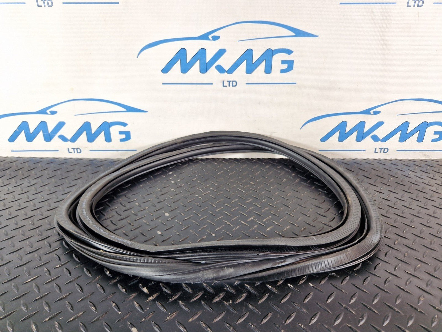16-19 AUDI A4 B9 ESTATE REAR DOOR RUBBER SEAL FITS LEFT & RIGHT 8W9833721B