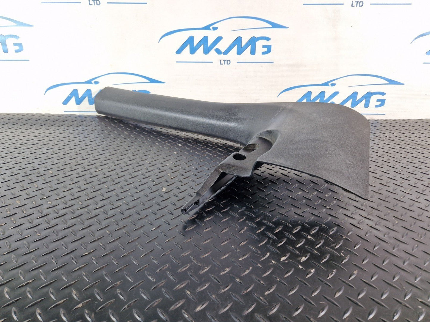 16-19 AUDI A4 B9 GENUINE FRONT DRIVERS SIDE LOWER PLASTIC TRIM PANEL 8W2867272A