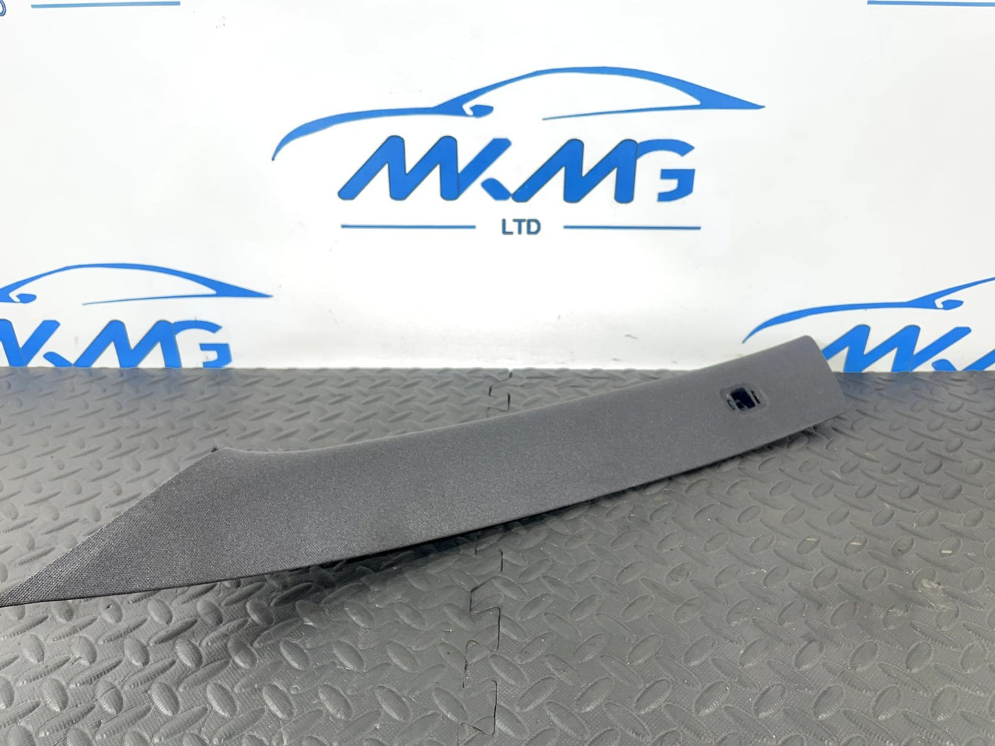 12-18 MERCEDES BENZ W176 PASSENGER SIDE A PILLAR COVER TRIM BLACK A1766900025