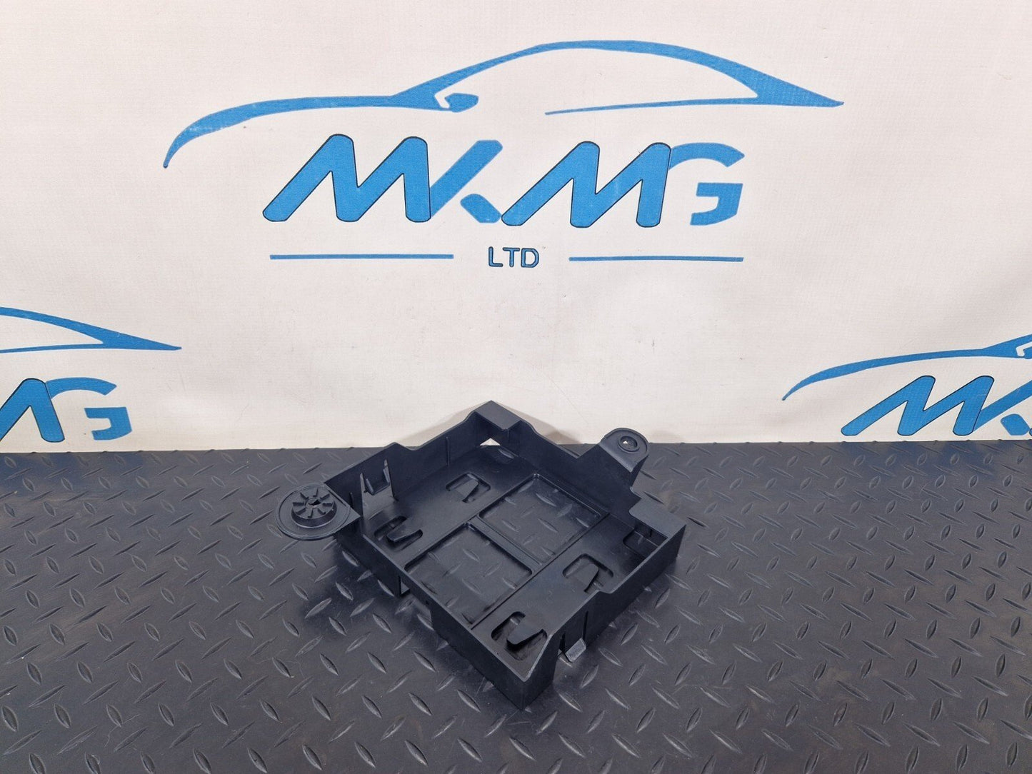 15-18 AUDI A7 4G GENUINE OEM BRACKET MOUNT TRIM 4G8907368