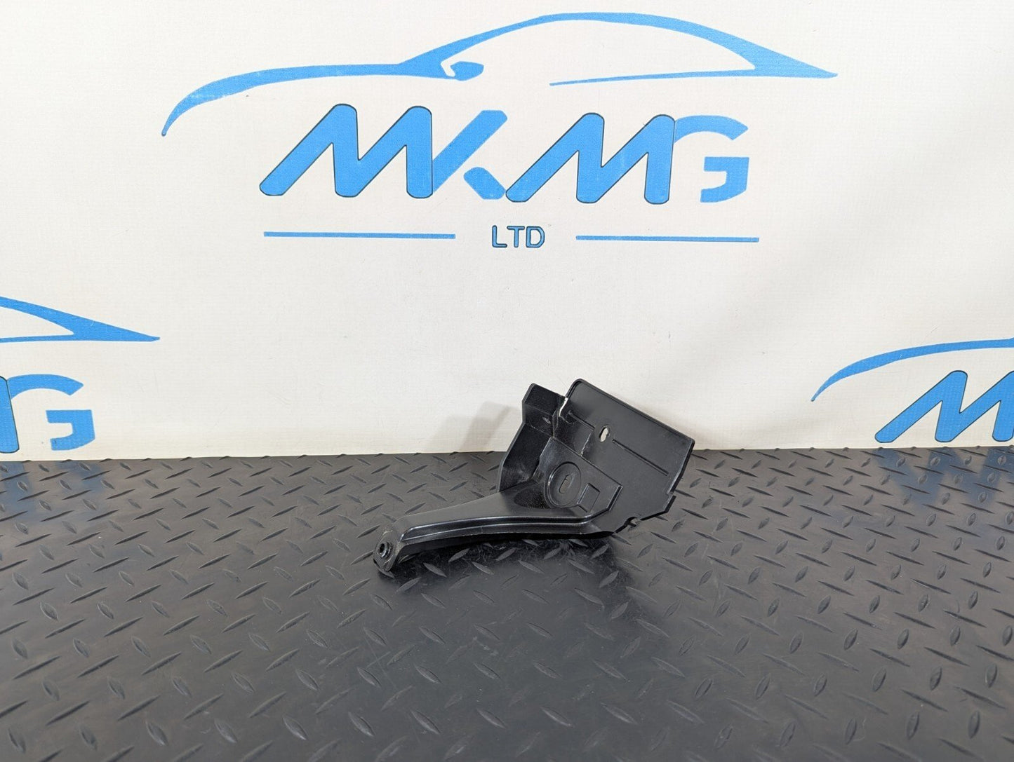 10-17 AUDI A8 4H GENUINE FRONT LEFT BRACKET 4H0807139MN