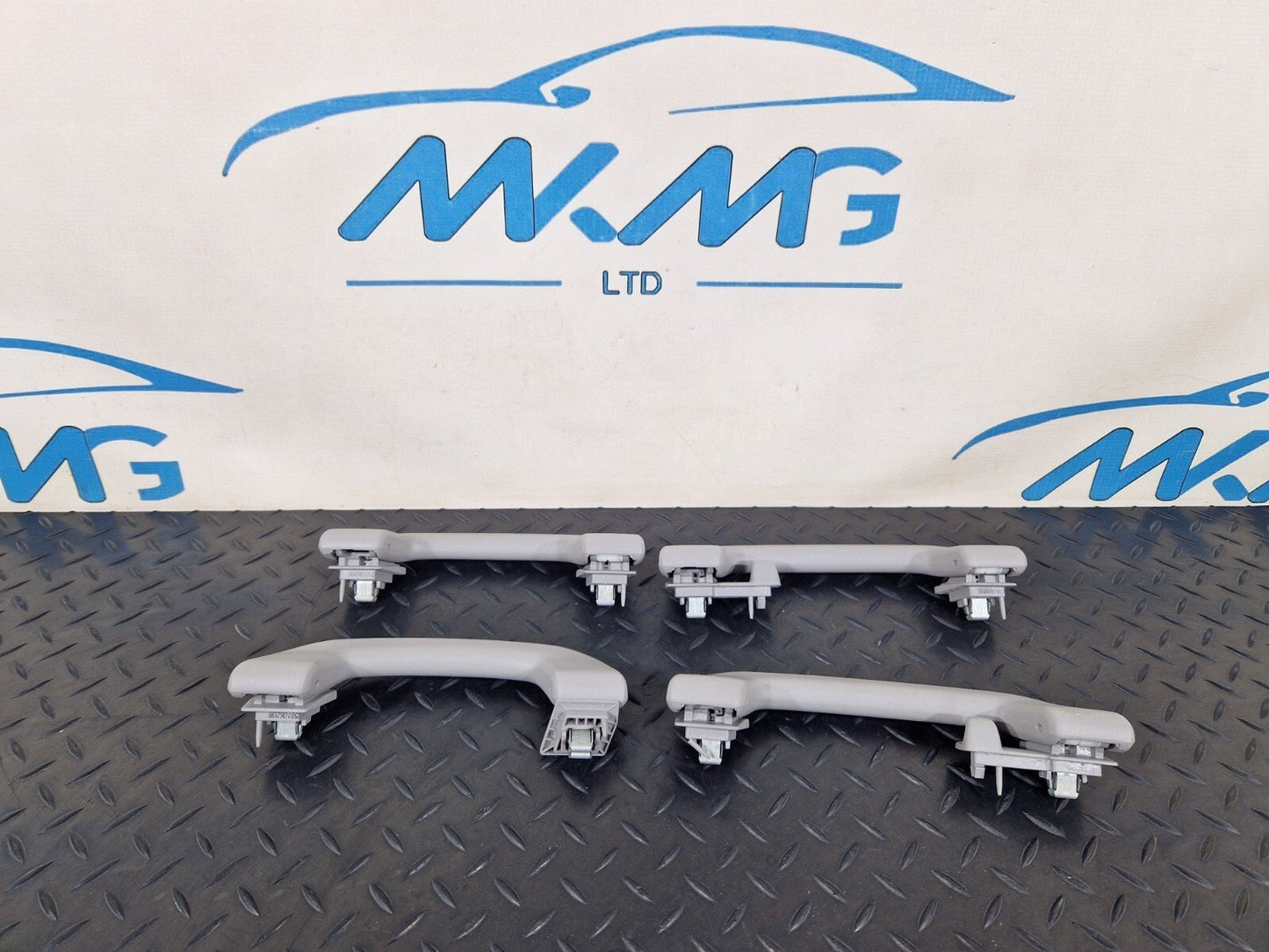 20-24 BMW 1 SERIES F40 GENUINE FULL SET OF GRAB HANDLES FRONT & REAR 7495617