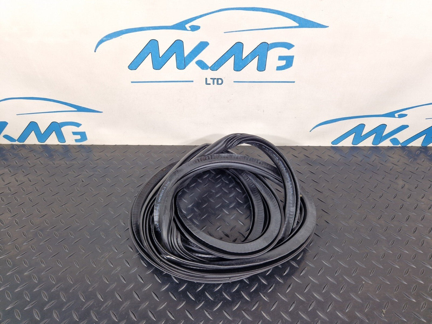 16-19 AUDI A4 B9 OEM REAR LEFT OR RIGHT DOOR RUBBER SEAL 8W5833721