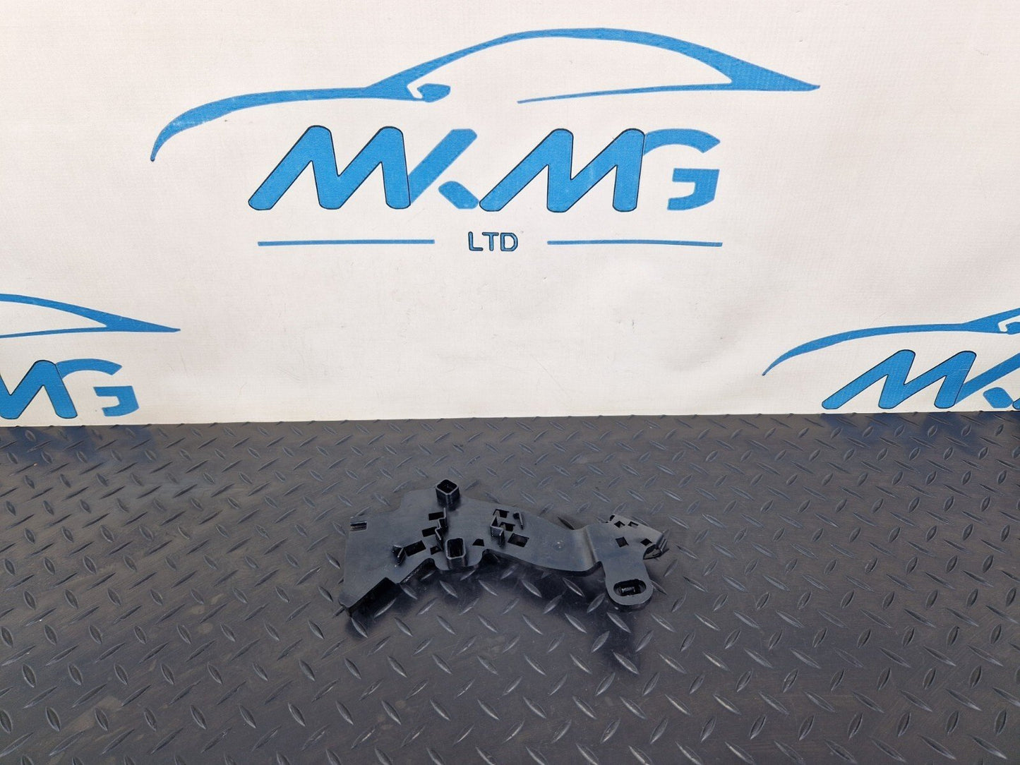 14-21 MERCEDES BENZ C200 W205 REAR RIGHT BRAKE CALIPER CABLES HOLDER A2055460446
