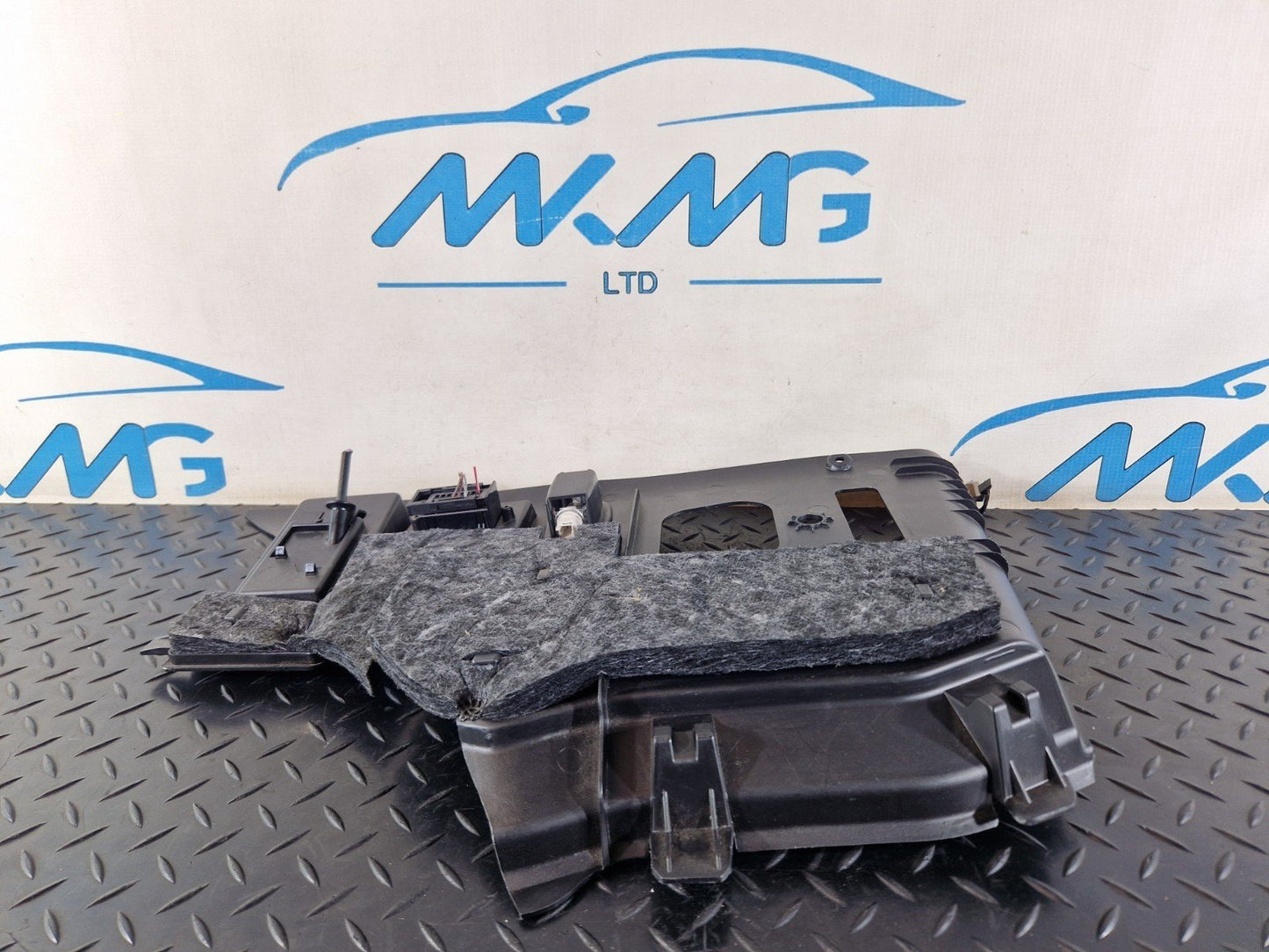 16-19 MERCEDES BENZ GLE W166 UNDER DASH PANEL TRIM COVER RIGHT SIDE A1666803607
