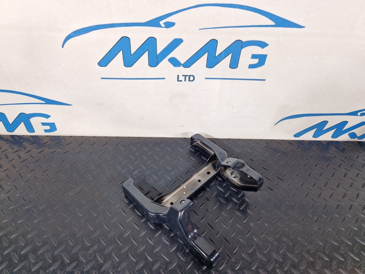 12-18 AUDI A6 C7 GENUINE OEM STEERING MECHANISM BRACKET 8K2419250C